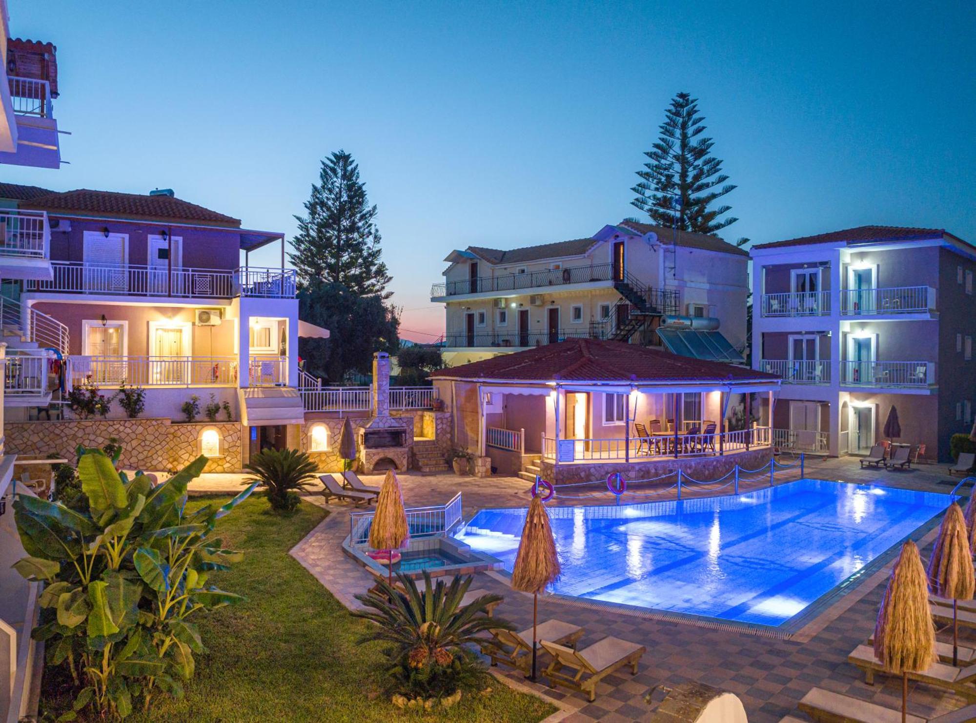 Amoudi Studios Apartments Hotel Exterior foto