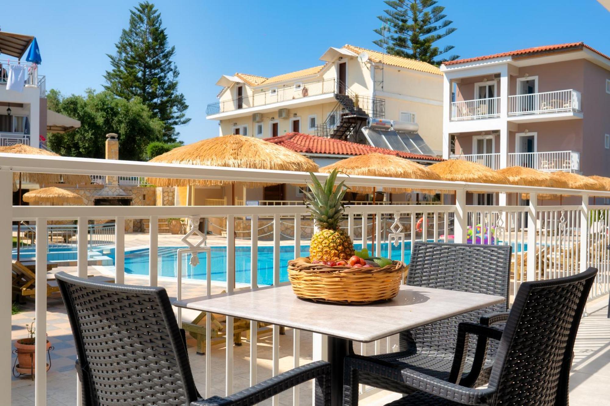 Amoudi Studios Apartments Hotel Exterior foto
