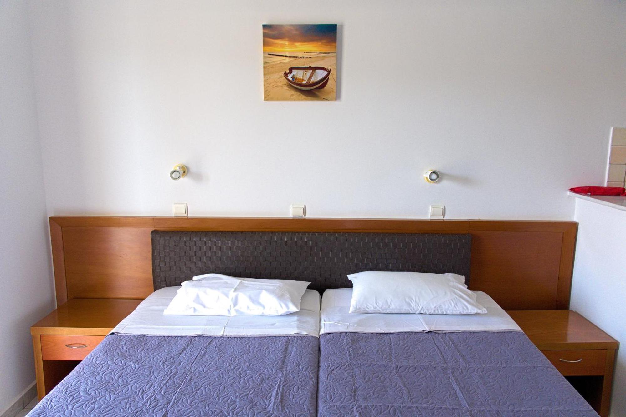 Amoudi Studios Apartments Hotel Zimmer foto