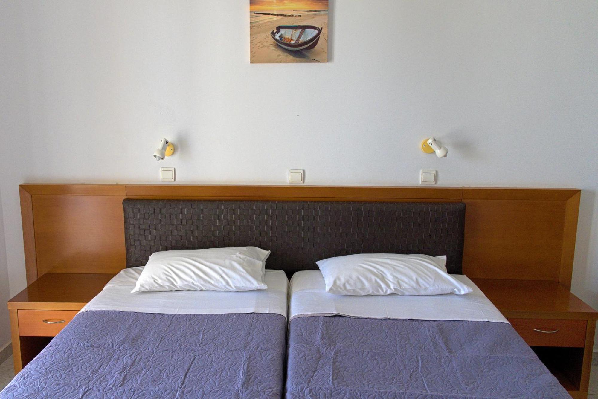 Amoudi Studios Apartments Hotel Zimmer foto